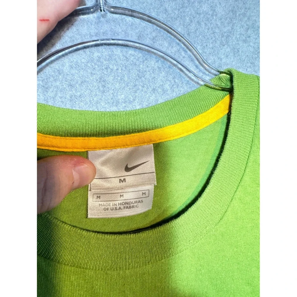 Nike T-Shirt Men Medium Green Graphic Print Logo Crew Neck Short Sleeve Pullover
